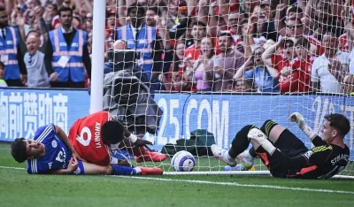 Trenutak kada je Avoni udario u stativu