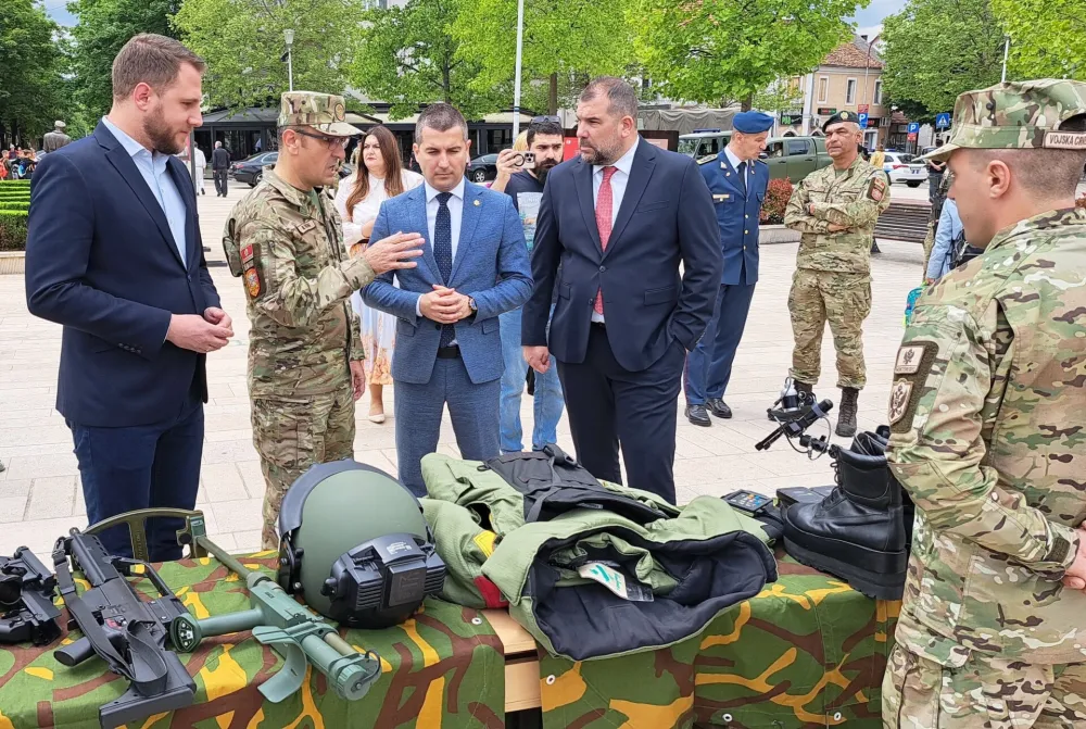 (VIDEO/FOTO) Bečić: Pro&scaron;la su ona vremena kada se u Vojsci Crne Gore prepoznavao teren