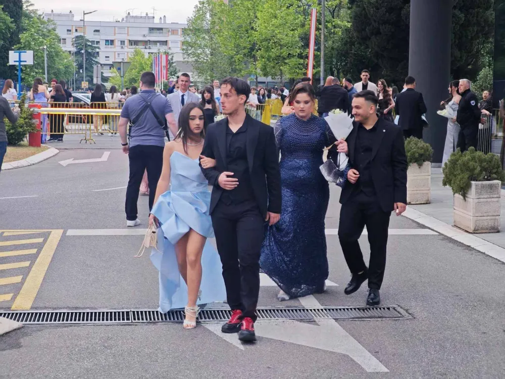 (UŽIVO/VIDEO) Matursko veče učenika Građevinsko-geodetske &scaron;kole "Marko Radević"