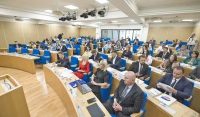 Skup&scaron;tina Glavnog grada zavr&scaron;ila raspravu: Savjete MZ će birati građani, DPS će se obratiti Ustavnom sudu