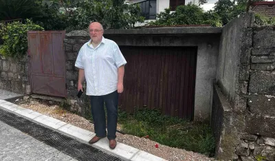 (VIDEO) Problemi mje&scaron;tana&nbsp;Ulice&nbsp;&Scaron;pira Mugo&scaron;e:&nbsp;Od kolovoza do garaže stepenica od pola metra