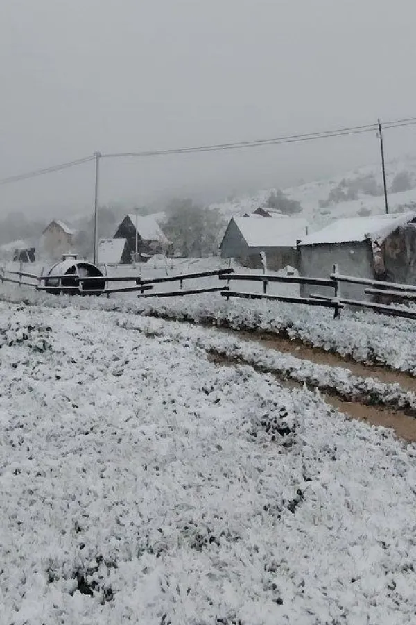 Sela na Pivskoj planini zabijelio snijeg u maju