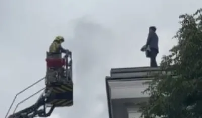 Slovenački političar popeo se na krov narodne skup&scaron;tine i prijetio da će skočiti