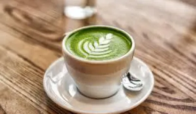 Mača kafa s jagodama idealan napitak