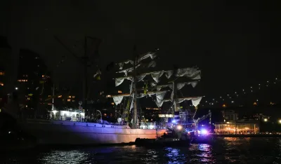 Meksički brod udario u bruklinski most