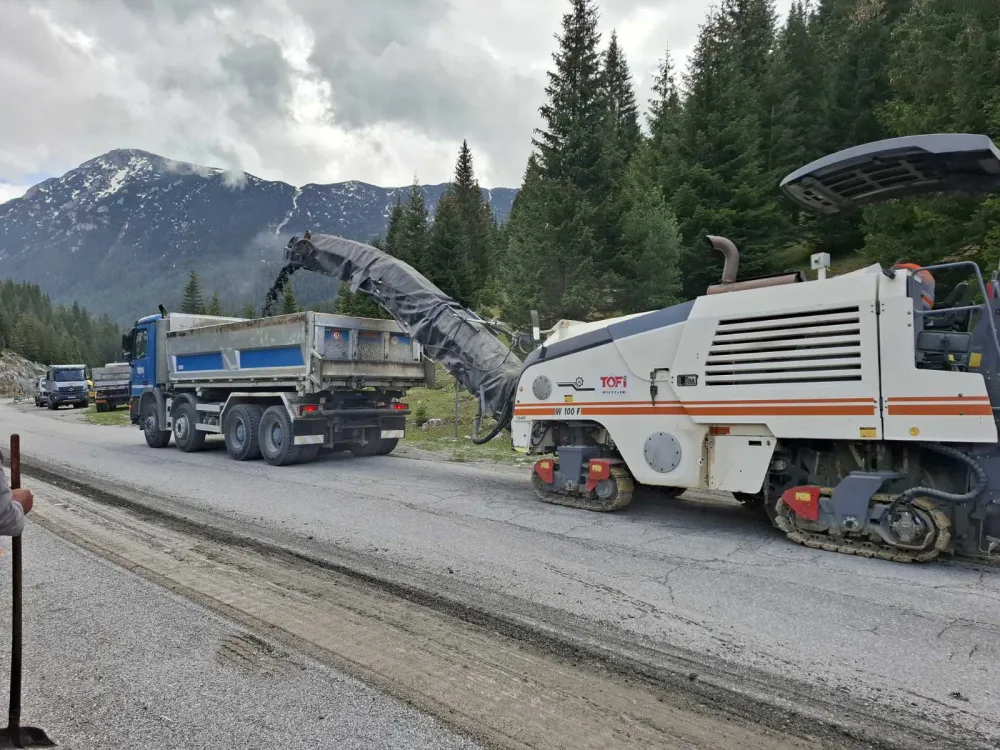 Počeli radovi na investicionom presvlačenju asfalta u sekciji Berane