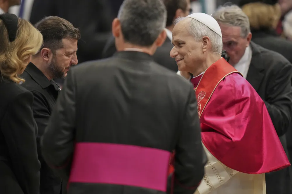 Zelenski sa papom: Sveta Stolica može da igra važnu ulogu u okončanju rata u Ukrajini