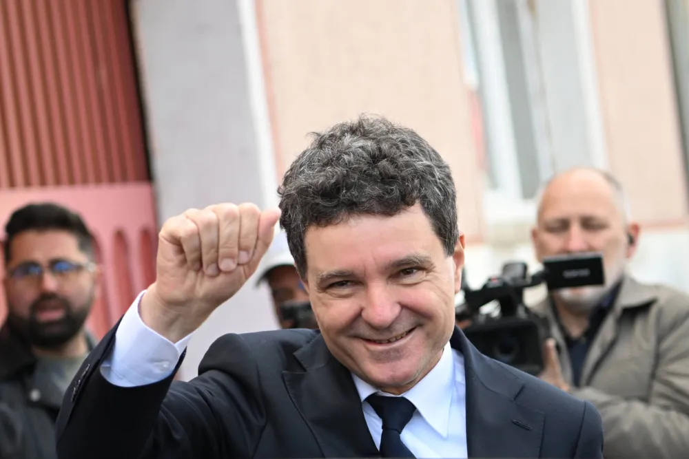 Izlazne ankete: Niku&scaron;or Dan vodi u trci za predsjednika Rumunije