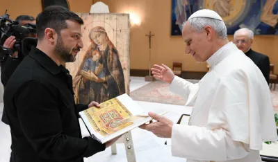 Zelenski papi Lavu XIV poklonio ikonu naslikanu na sanduku oružja