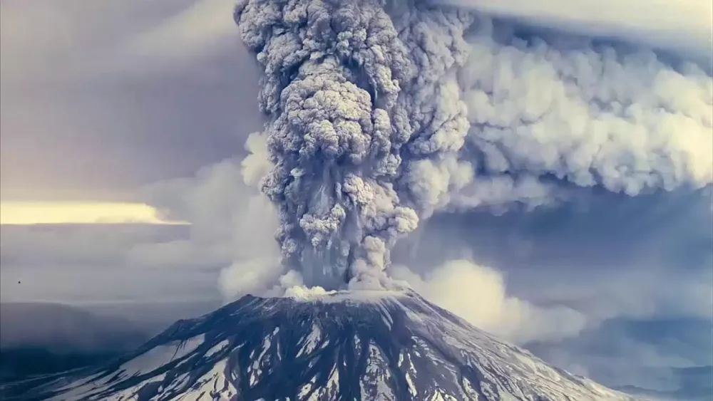 Indonezija: Ponovo erupcija vulkana, pepeo letio 1,2 kilometra uvis