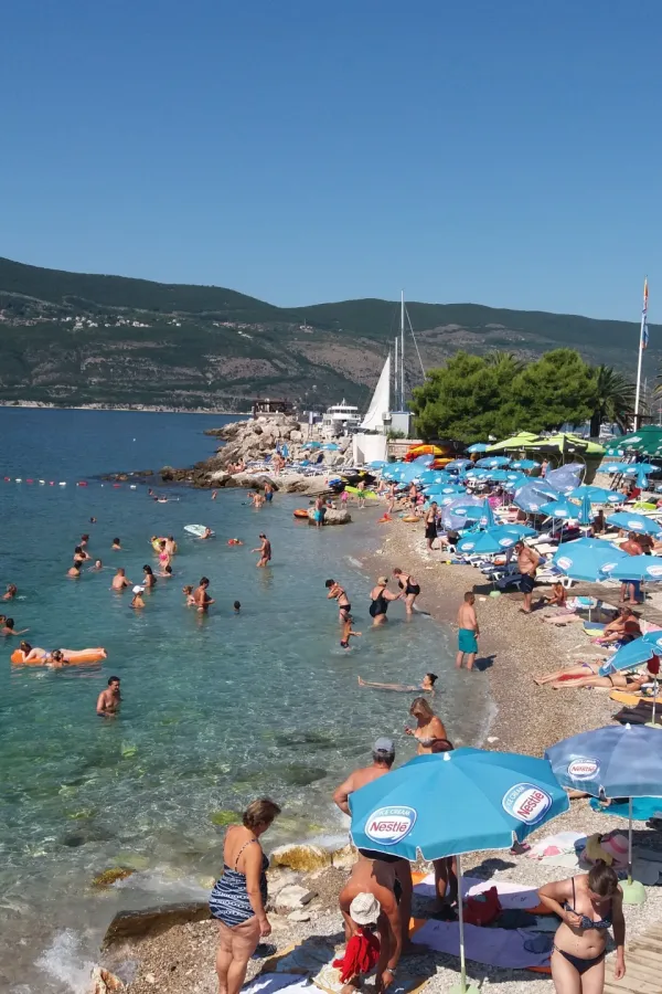 Za plaže nudili ogroman novac, sad neće da potpi&scaron;u ugovore: Umjesto miliona, &scaron;arena laža