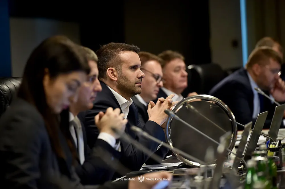 Iz državne kase aamo za GSV i kabinet premijera preko 830.000 eura