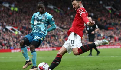 epa10517011 Bruno Fernandes (R) of Manchester United in action against Kamaldeen Sulemana (L) of Southampton during the English Premier League soccer match between Manchester United and Southampton in Manchester, Britain, 12 March 2023. EPA-EFE/Adam Vaughan EDITORIAL USE ONLY. No use with unauthorized audio, video, data, fixture lists, club/league logos or 'live' services. Online in-match use limited to 120 images, no video emulation. No use in betting, games or single club/league/player publications