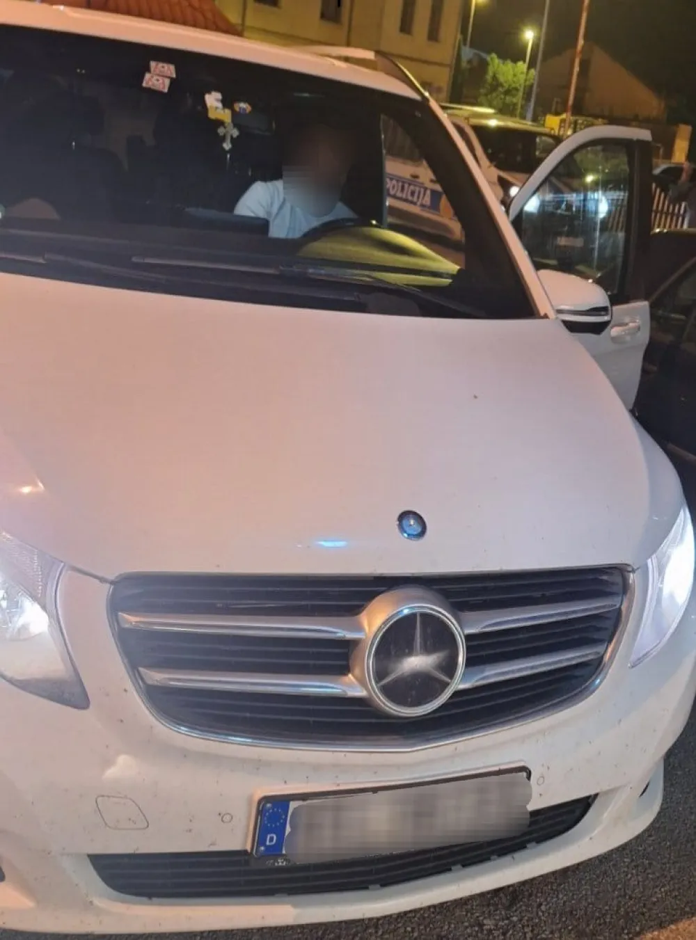 Akcije UP na graničnim prelazima: Od Francuza oduzeli vozilo sa potjernice i marihuanu, uhap&scaron;en srpski državljanin