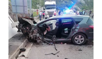 Udes kod tunela Ra&scaron;: Povrijeđena jedna osoba, saobraćaj obustavljen