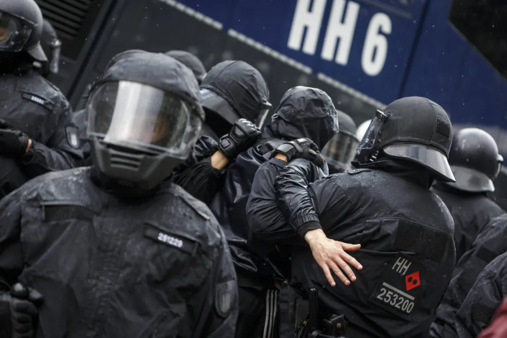 (FOTO/VIDEO) U napadu nožem na hambur&scaron;koj željezničkoj stanici 18 povrijeđenih