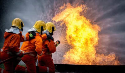 Drama u Zagrebu: Napu&scaron;tena bolnica satima u plamenu, stotine vatrogasaca se bore s vatrom