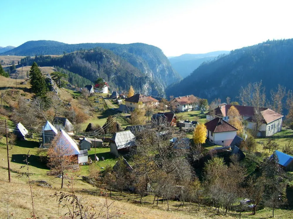 Asfalt stiže u Bobovo nakon 70 godina čekanja