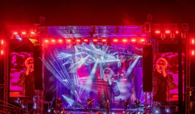 (FOTO) Dino Merlin u Budvi priredio audiovizuelni spektakl pod otvorenim nebom