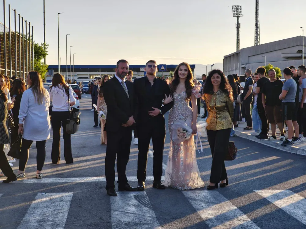 (FOTO/VIDEO) Maturanti Srednje mje&scaron;ovite &scaron;kole "25. maj" Tuzi