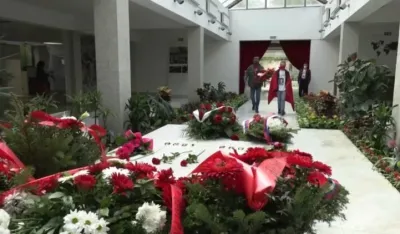 Stotine ljudi iz biv&scaron;e SFRJ u Kući cvijeća odali počast Titu