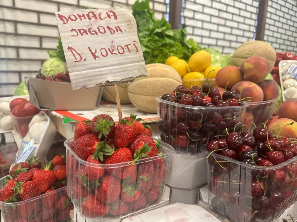 Jagode prodaju za &scaron;est eura