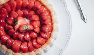 Čokoladna torta s jagodama i nutelom