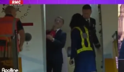 (VIDEO) Makron o &scaron;amaru koji je dobio od Brižit: Mi se tako &scaron;alimo