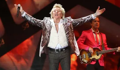 Rod Stjuart radi na tri albuma