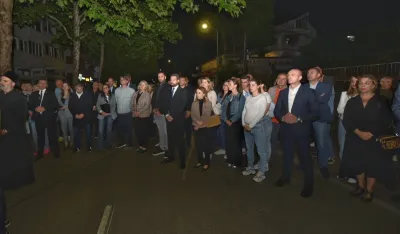 (FOTO/VIDEO) Zvaničnici, zaposleni i građani odali počast Du&scaron;ku Jovanoviću