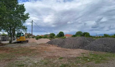 Skoro mjesec dana na gradili&scaron;tu puta&nbsp;Tuzi-Hoti nema radova:&nbsp;Čekaju se cijevi za fekalnu kanalizaciju