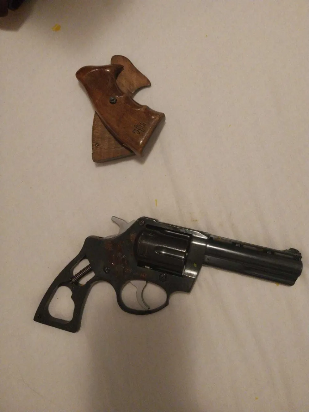 Tivćanin uhap&scaron;en zbog porodičnog nasilja, oduzet mu revolver u ilegalnom posjedu