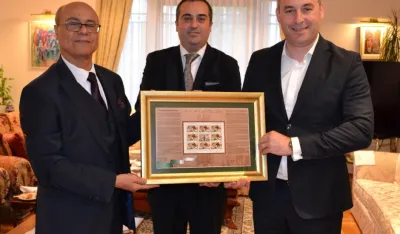 Ambasada Alžira i Dru&scaron;tvo prijatelja Alžira uručili ministru &Scaron;ćekiću po&scaron;tansku marku sa likom Stevana Labudovića