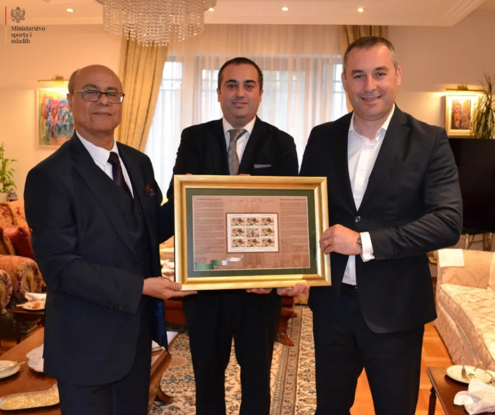 Ambasada Alžira i Dru&scaron;tvo prijatelja Alžira uručili ministru &Scaron;ćekiću po&scaron;tansku marku sa likom Stevana Labudovića