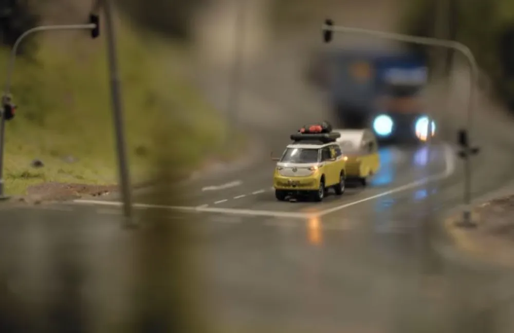 (VIDEO) Najmanji kamper na svijetu ima električni pogon, sam se odvozi do punjača