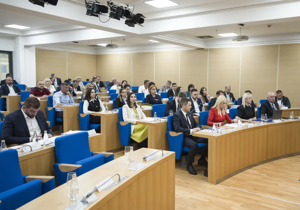 Na sjednici Skup&scaron;tine Glavnog grada Mujovića pitaju za kolektor, stanove, saobraćajni kolaps