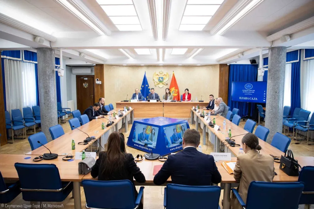 Konatar: Rukovodeće pozicije za partijske vojnike