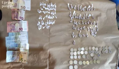 Kod Podgoričanina pronađeno 107 pvc zamotuljaka kokaina i heroina, novac, vazdu&scaron;na pu&scaron;ka