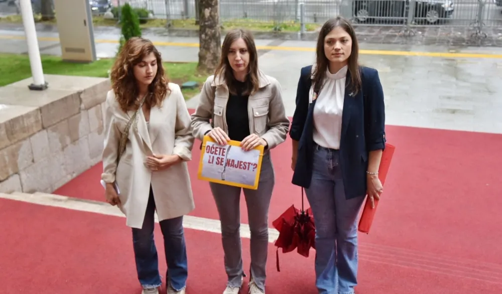 Sa protesta ispred Skup&scaron;tine upućena poruka poslanicima: Glasajte prema savjesti, a ne naredbi