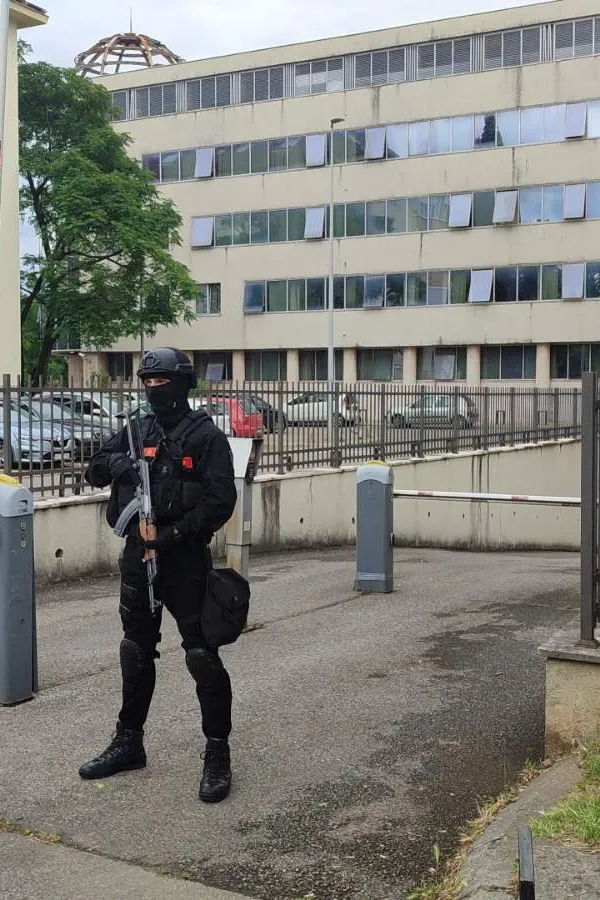 (FOTO/VIDEO) Uz jake mjere bezbjednosti, izručeni Delić i Keković