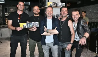 Članovi benda Neonoen sa direktorom PGP RTS-a Vladimirom Graićem
