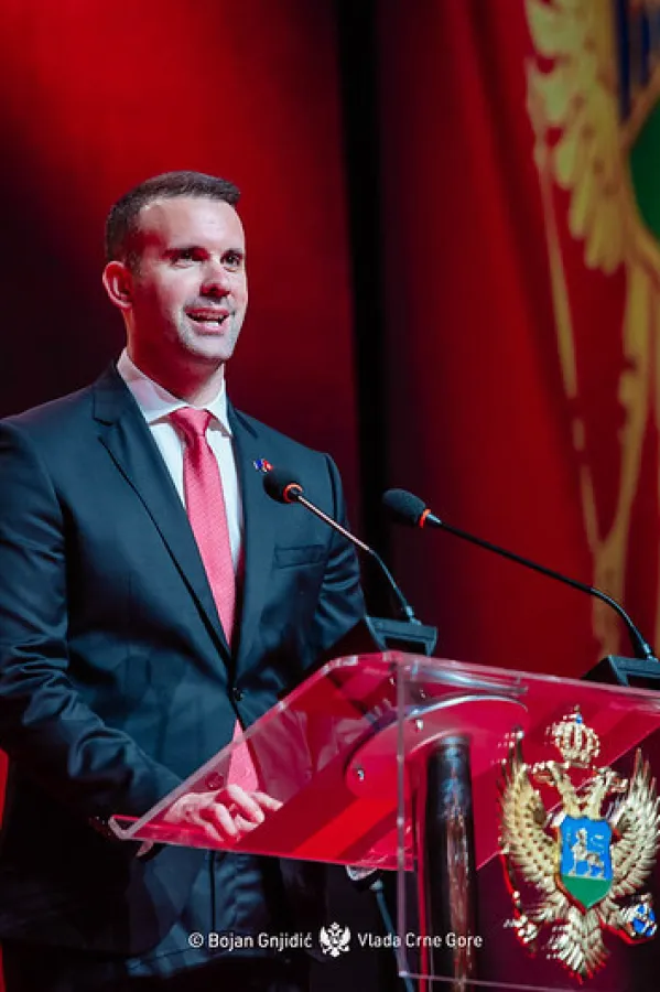 Fotelje su za mnoge partije jedina zajednička vizija