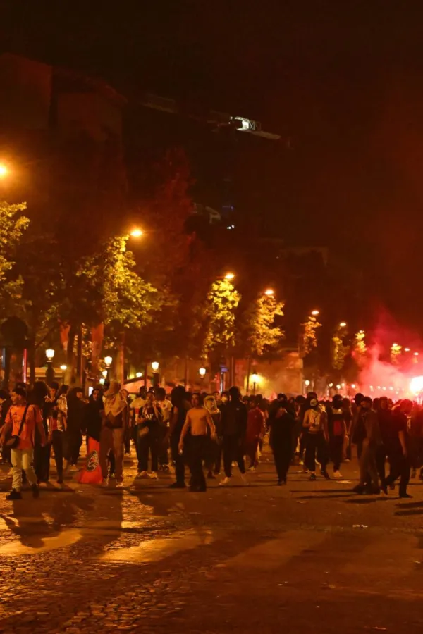 (VIDEO) Krvavi epilog slavlja u Parizu: Dvije osobe stradale, skoro 600 uhap&scaron;enih