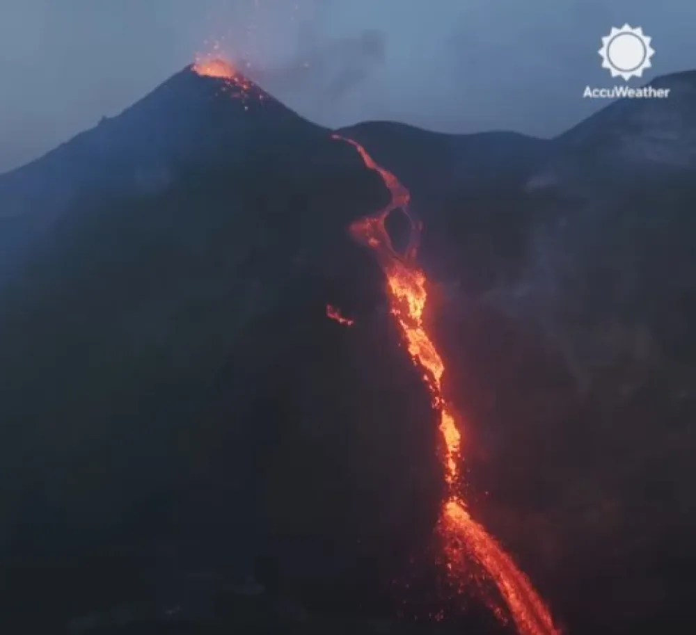 Eruptirala Etna na Siciliji