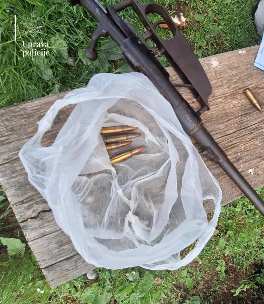 Pretresi u Nik&scaron;iću i Pljevljima: Oduzeto vatreno oružje, municija i eksploziv, uhap&scaron;ena jedna osoba