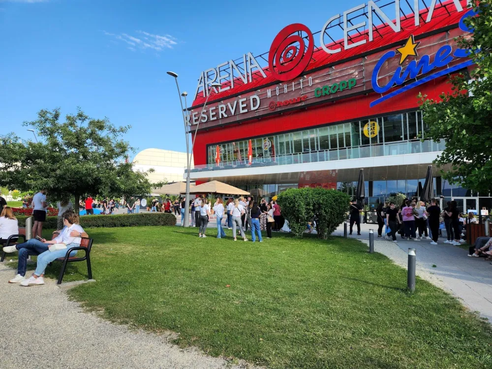 Evakuisan zagrebački Arena centar, stigla policija