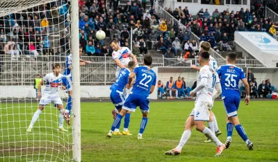 Алић у скоку главом