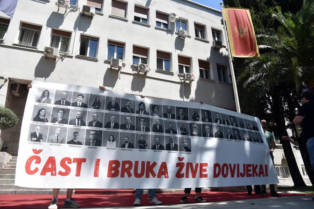 MANS: Svak je rođen da po jednom umre, čast i bruka žive dovijeka