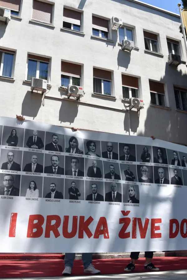 MANS: Svak je rođen da po jednom umre, čast i bruka žive dovijeka