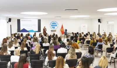 (FOTO) Asocijacija liderki Crne Gore organizovala edukativnu radionicu "Stil ostavlja utisak"